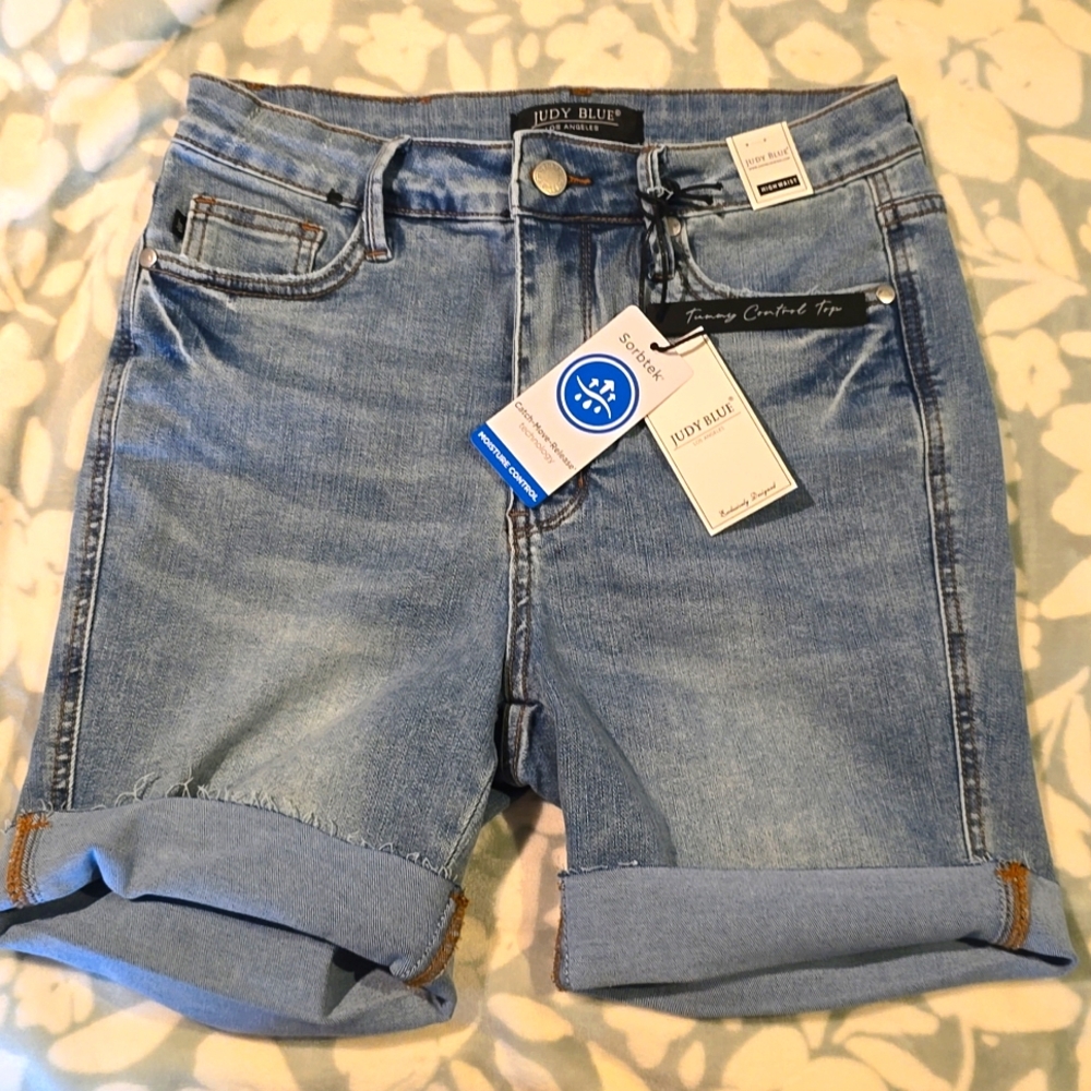 Judy Blue cuffed denim shorts size Medium